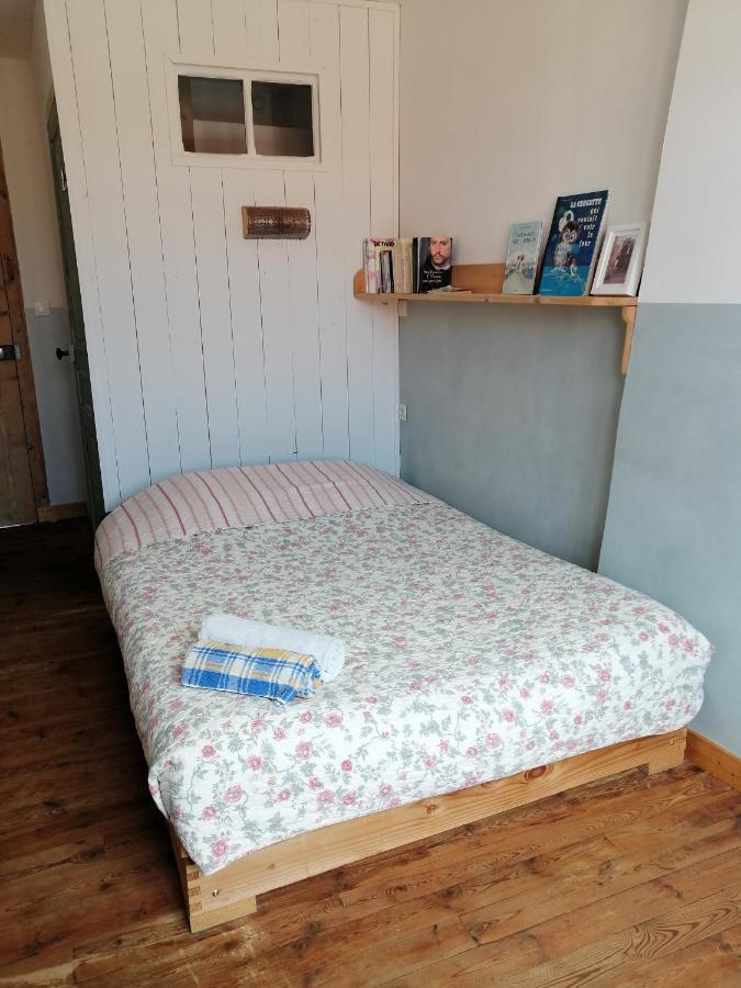 File Dans Ta Chambre ! Le Monastier sur Gazeille Oda fotoğraf