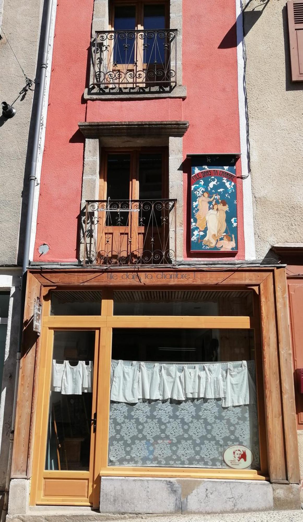 File Dans Ta Chambre ! Le Monastier sur Gazeille Oda fotoğraf