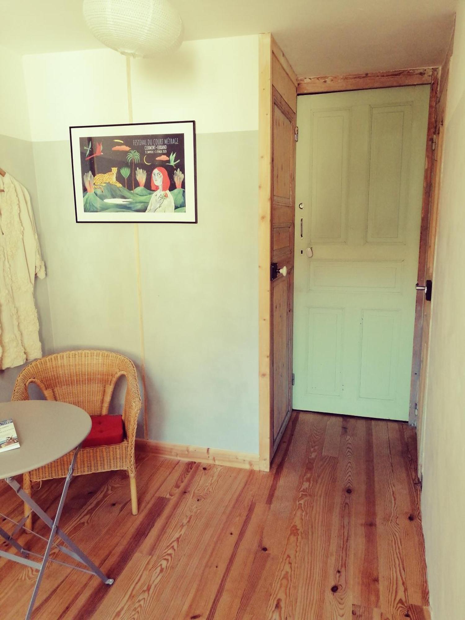 File Dans Ta Chambre ! Le Monastier sur Gazeille Oda fotoğraf